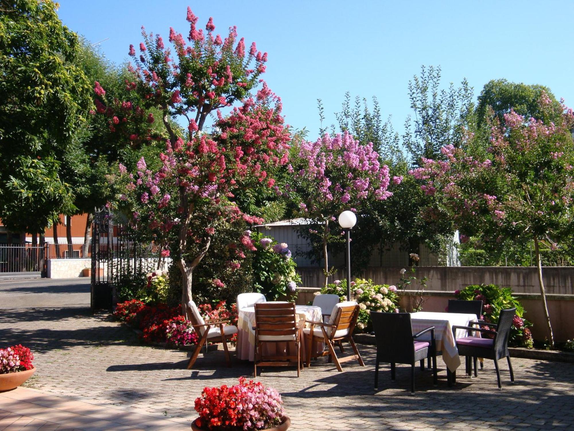 Hotel Gioia Garden Fiuggi Bagian luar foto