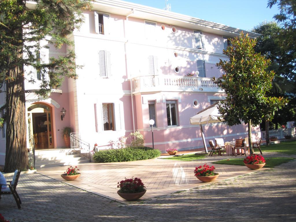 Hotel Gioia Garden Fiuggi Bagian luar foto